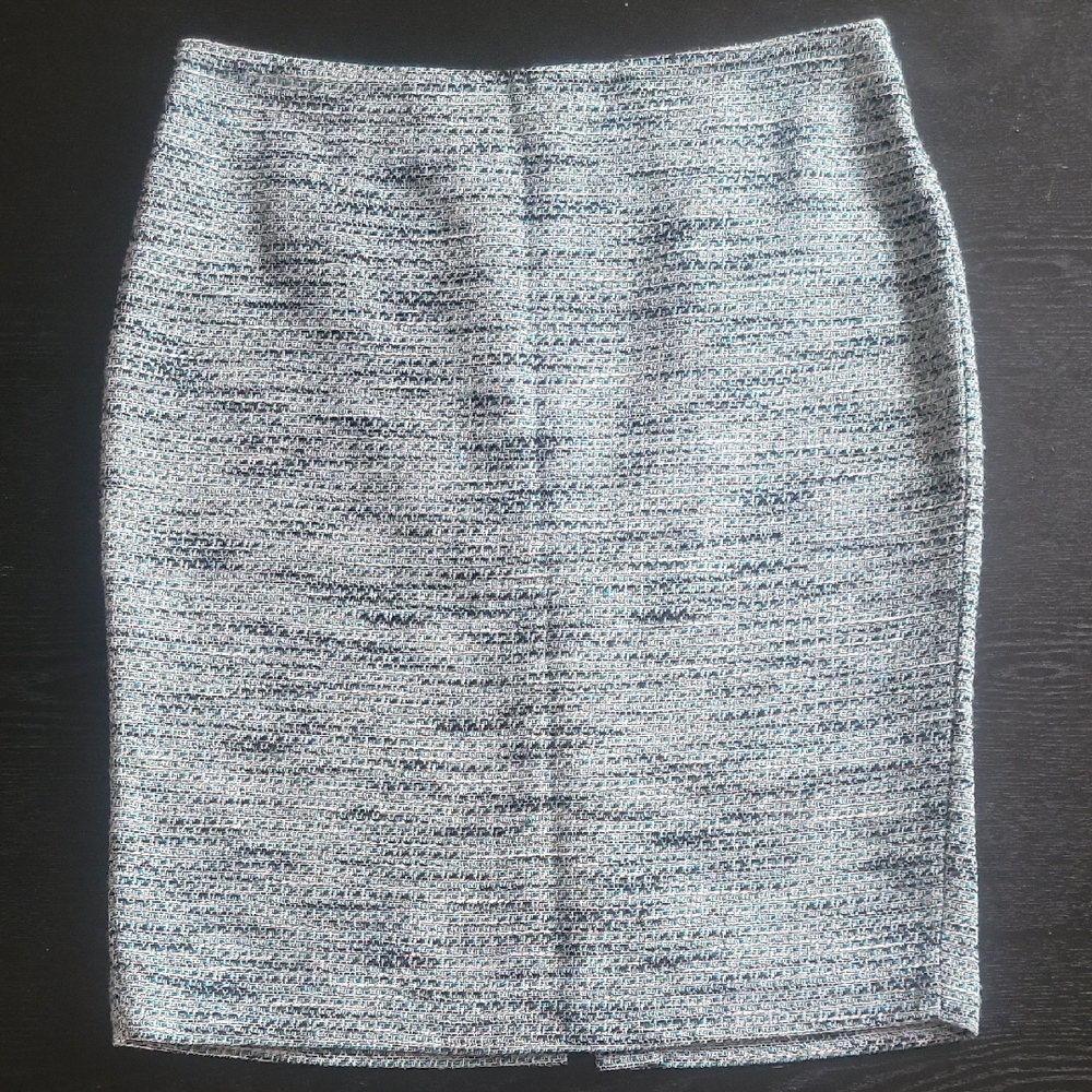 Elegant Gray Tweed Skirt